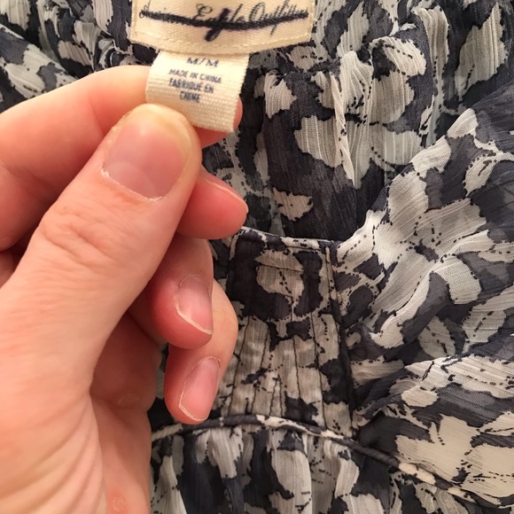 Floral Sky blue and white flowy tank top. - Picture 8 of 8